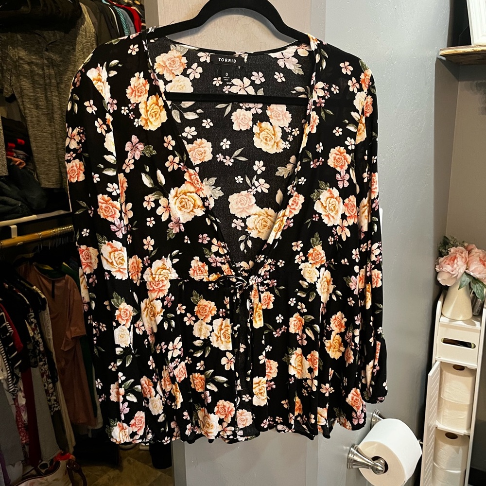 Torrid tie front top, size 0